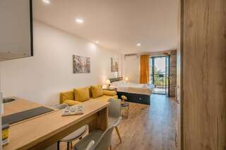 Проживание в семье SkyView apartments Кумбор Номер-студио с кроватью размера "king-size" и диван-кроватью-17